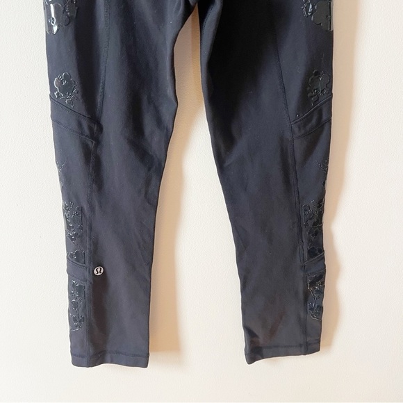 Lululemon Cropped Black High Rise Leggings Capri Length Size 2 Latex Side Panels - Picture 7 of 8